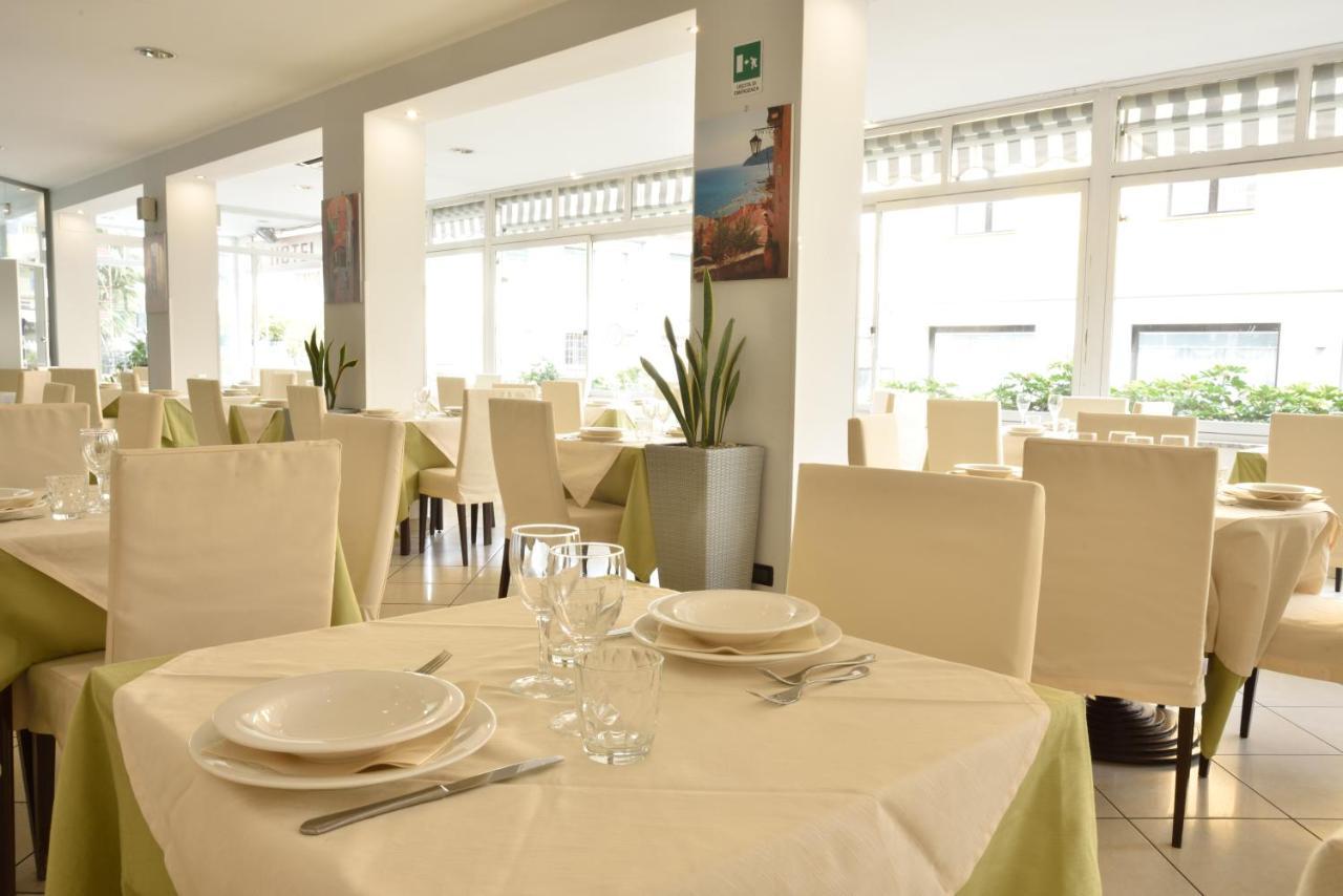 Hotel Ristorante La Marina Mhotelsgroup サン・バルトロメーオ・アル・マーレ エクステリア 写真