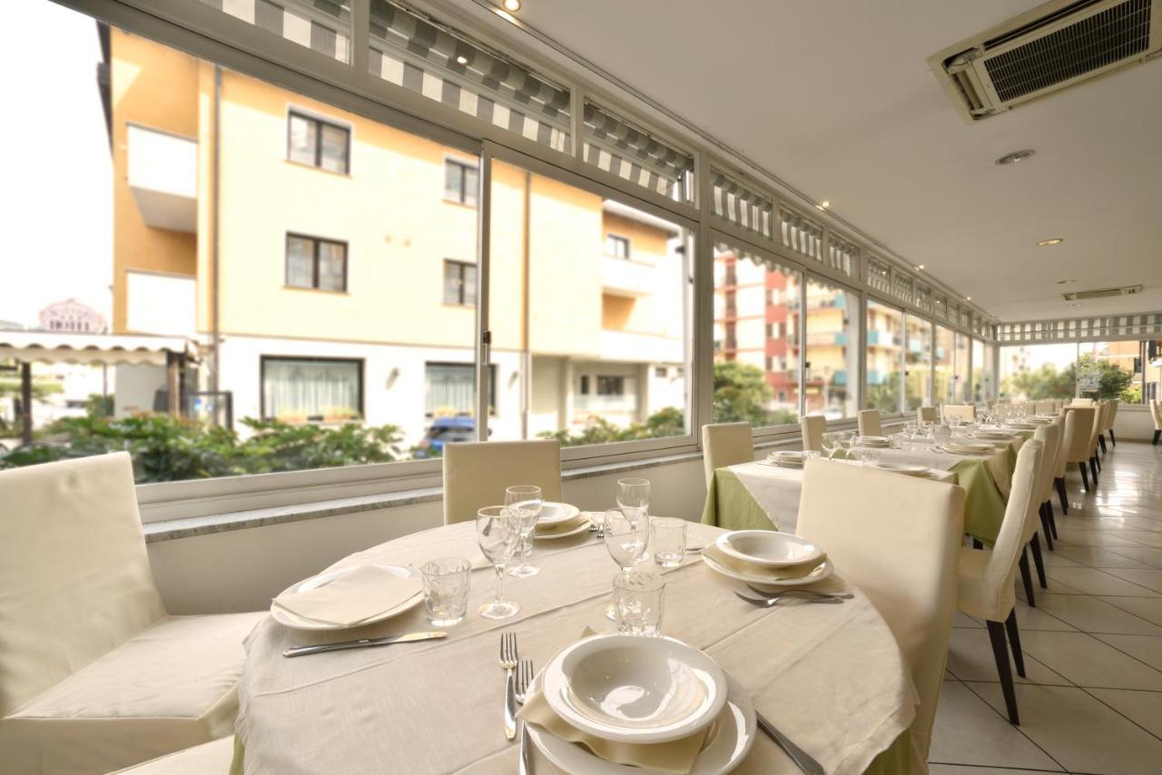 Hotel Ristorante La Marina Mhotelsgroup サン・バルトロメーオ・アル・マーレ エクステリア 写真