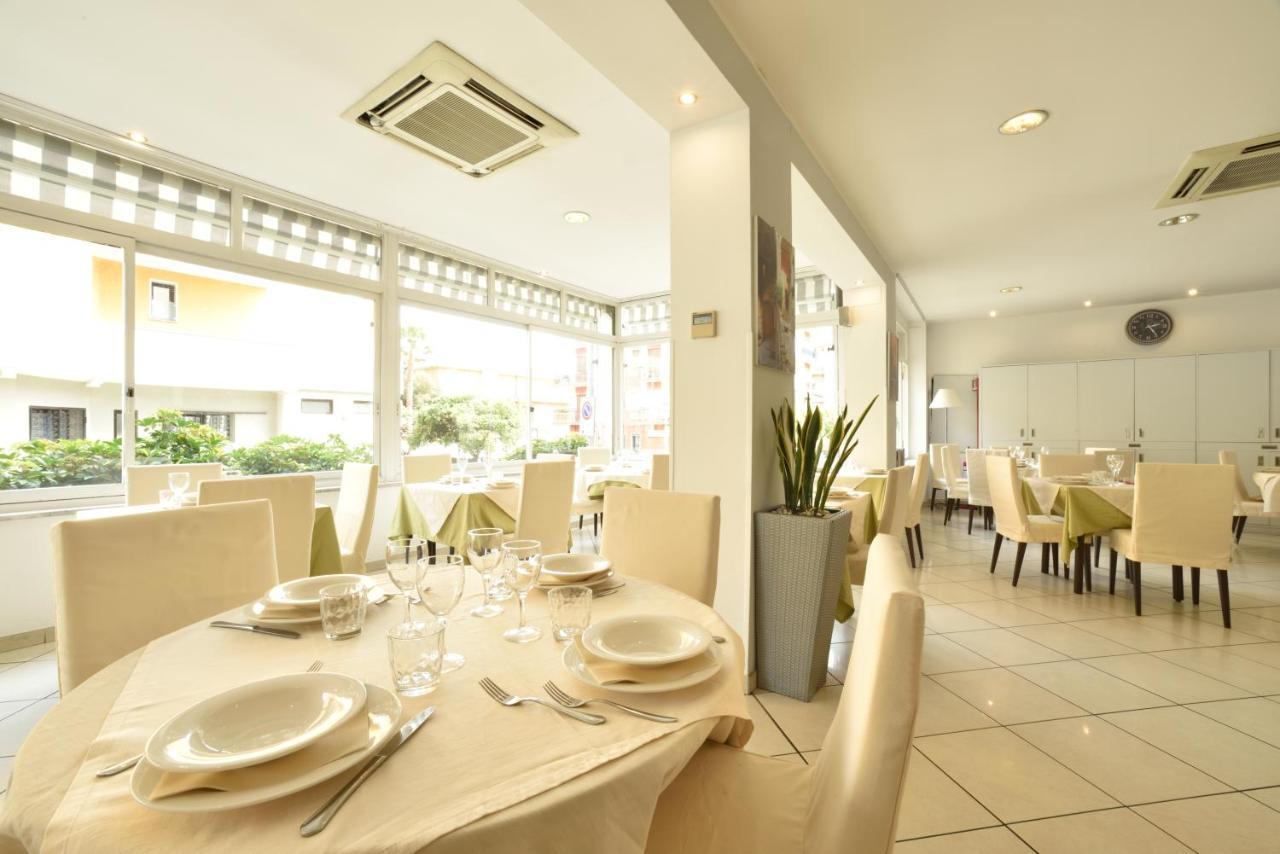 Hotel Ristorante La Marina Mhotelsgroup サン・バルトロメーオ・アル・マーレ エクステリア 写真