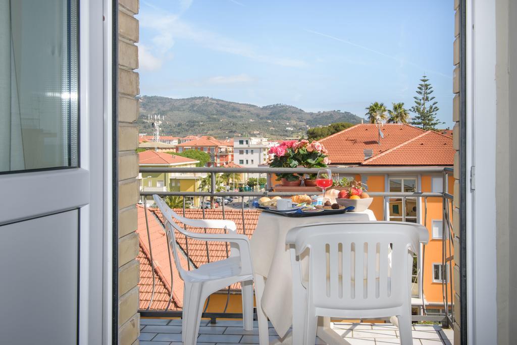 Hotel Ristorante La Marina Mhotelsgroup サン・バルトロメーオ・アル・マーレ エクステリア 写真