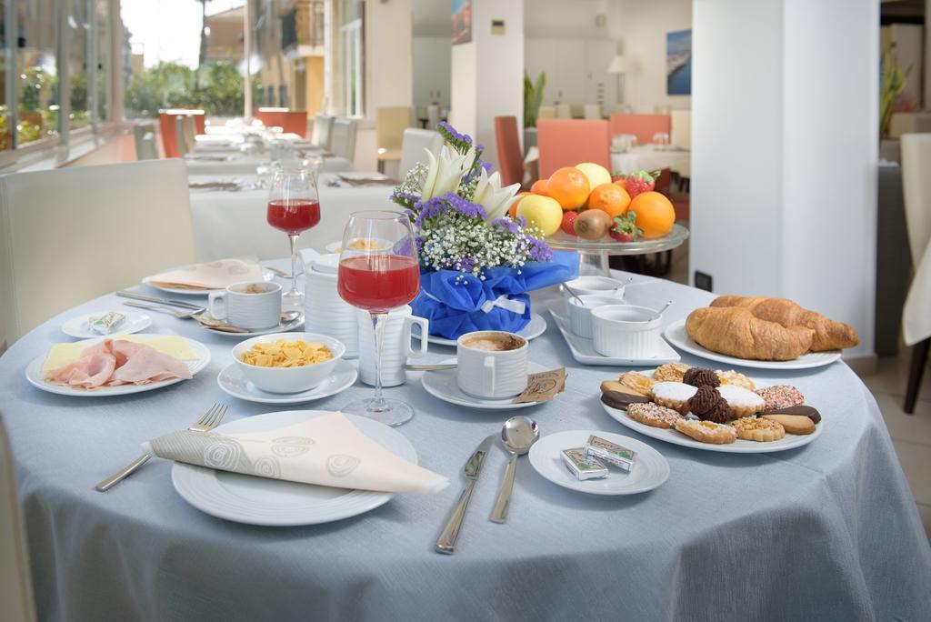 Hotel Ristorante La Marina Mhotelsgroup サン・バルトロメーオ・アル・マーレ エクステリア 写真